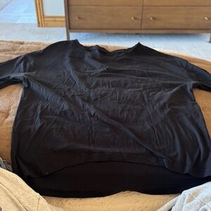 LULULEMON lightweight Black Crewneck top